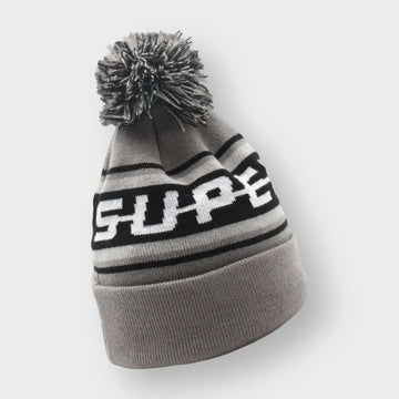 S-U-P-E-R mössa